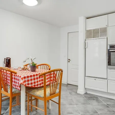 度假居 Awesome In N With Wifi And 1 Bedrooms