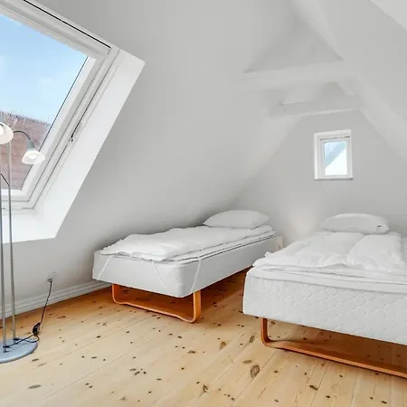 度假居 Awesome In N With Wifi And 1 Bedrooms 兰德斯